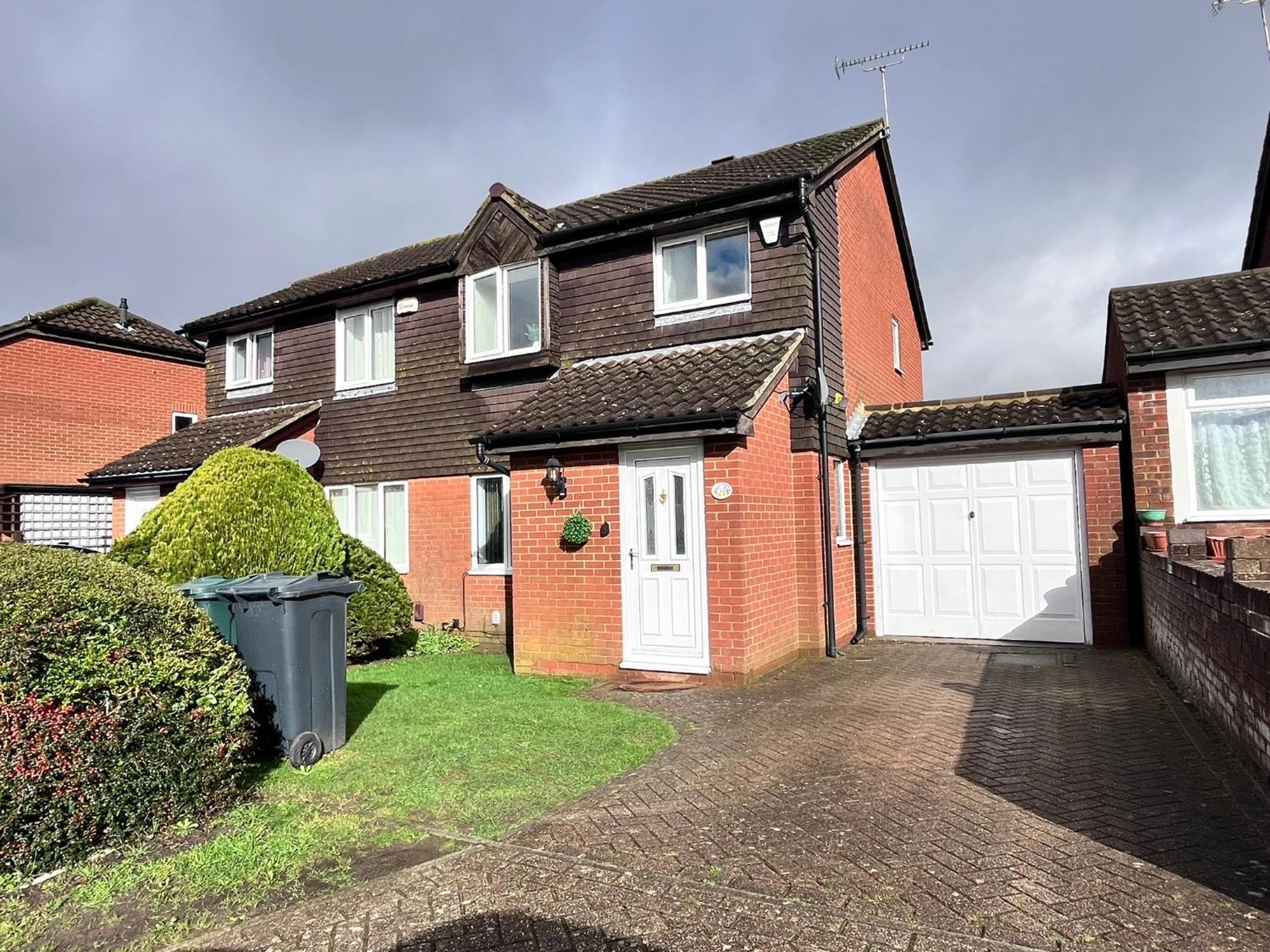 Lush House Close To Ashford Town Centre With Driveway Exterior foto