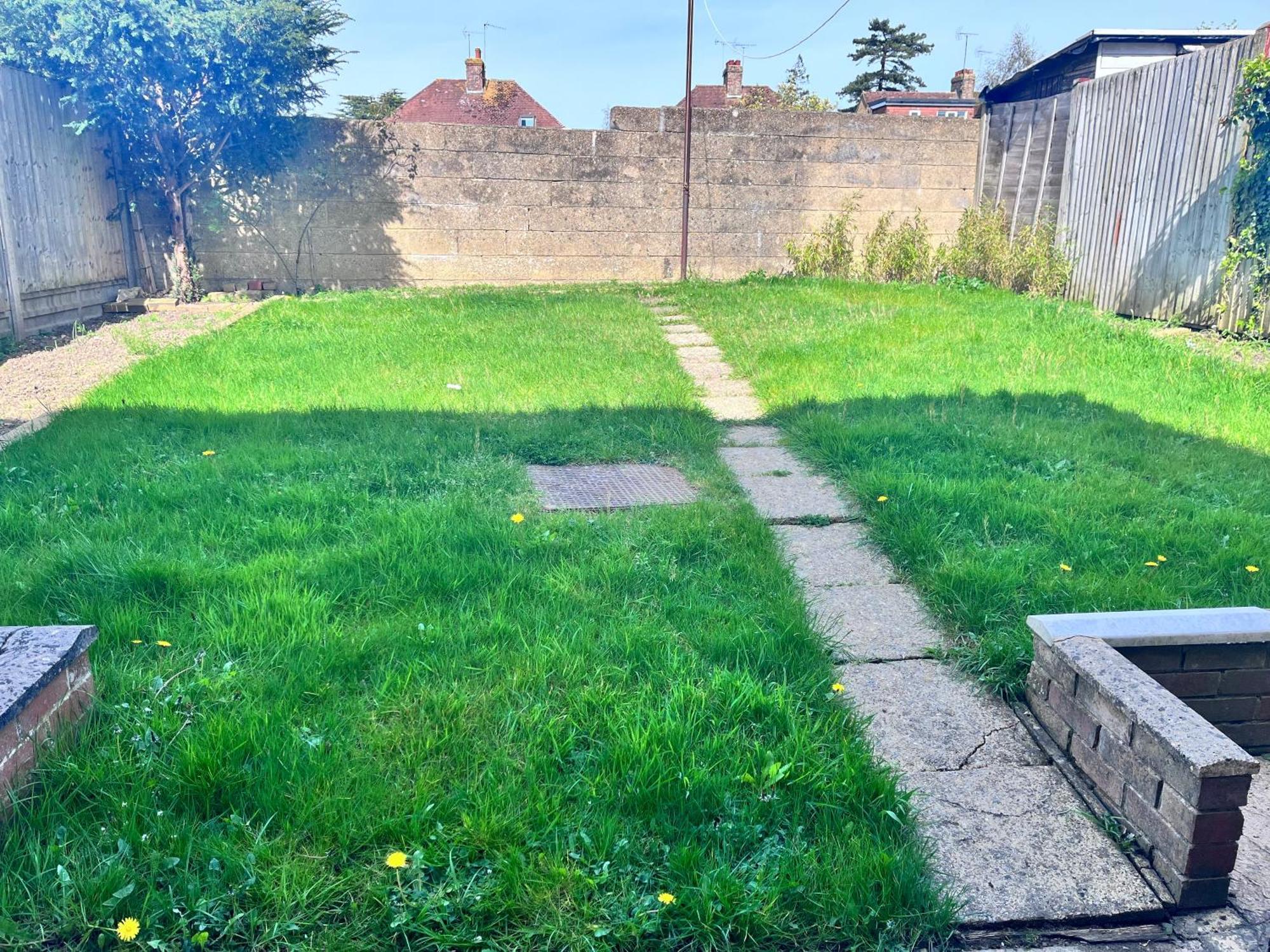 Lush House Close To Ashford Town Centre With Driveway Exterior foto